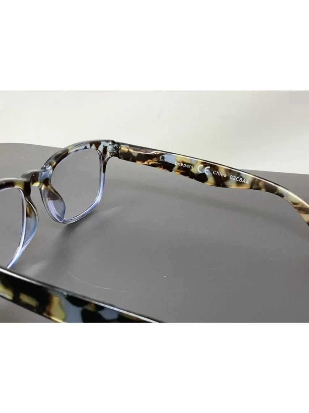 Peepers frame very